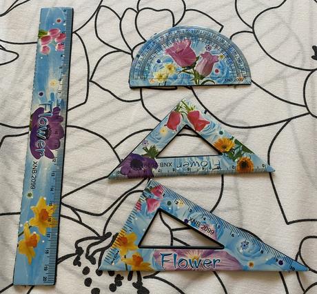 Pravítka, uhlomery, trojholníky - 5 ks,