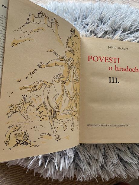 Krásna stará retro kniha povesti o hradoch 1971,