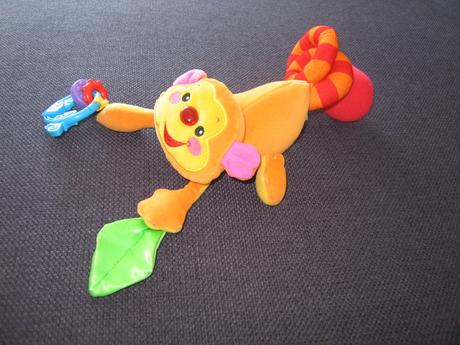 Opička na kočík, postieľku,