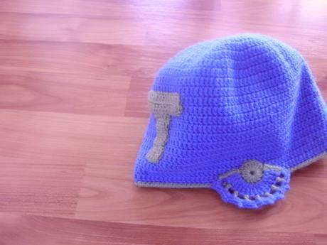 Hackovana ciapka s pismenom t, 98