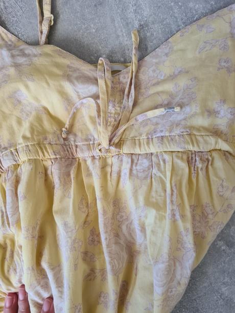 Žlté šaty, s