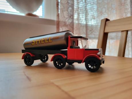 Zberateľská replika cisterny shell, 