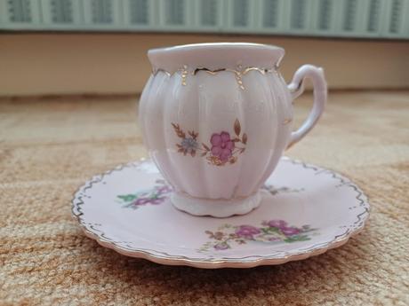 Ružový porcelán - šálka s podšálkou, 