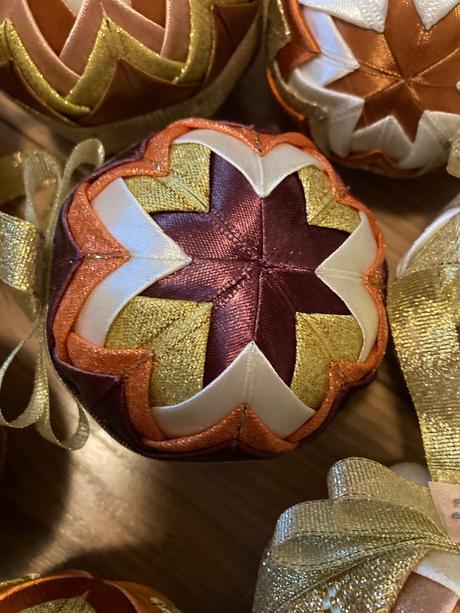 Patchwork vianočné gule 21ks,