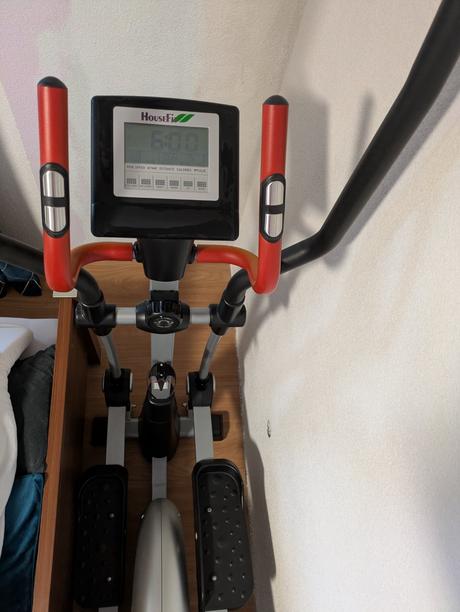 Eliptický trenažér housefit kinetic, 