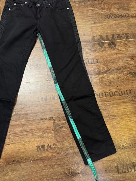 Čierne rifle so saténovými pásmi, ovs,s