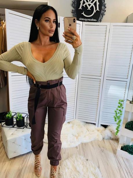 Krásne a štýlové čokoládové nohavice značky marcys, s