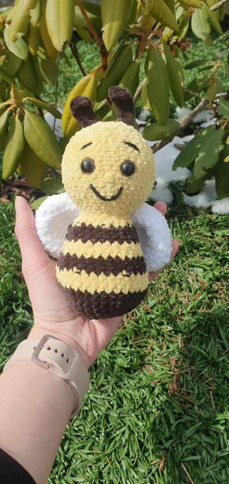 Háčkovaná mini včielka, 