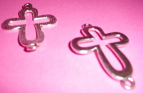 Kovový komponent v tvare krížika, 