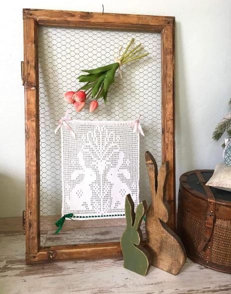 Starý drevený okenný rám, 