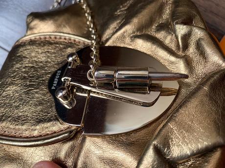 Kabelka parfois malá zlatá,