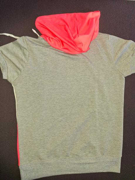 Dievčenské tričko s kapucňou., s