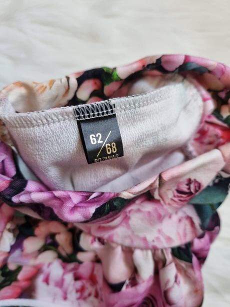 Kvetinová sukňa, 56