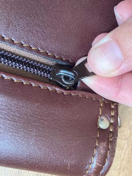 Hnedá kožená aktovka, 