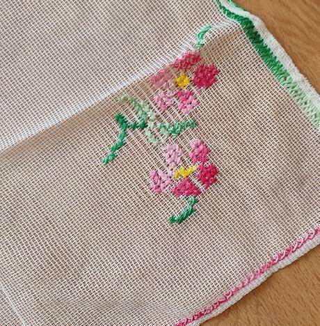 Vyšívané obrusy 2ks, 