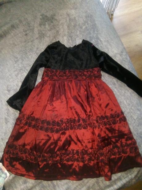 Dievcenske saty, 104