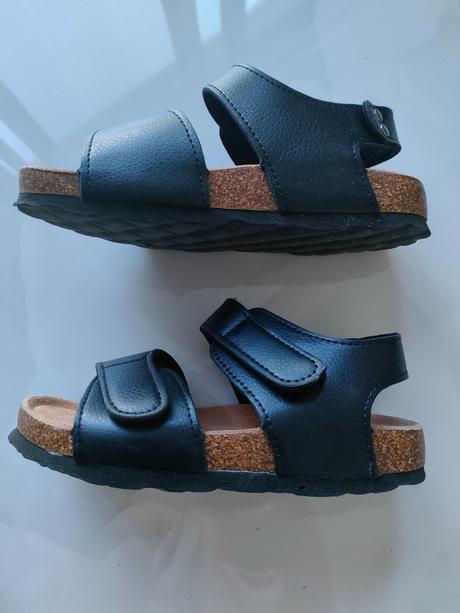 Sandálky, 28