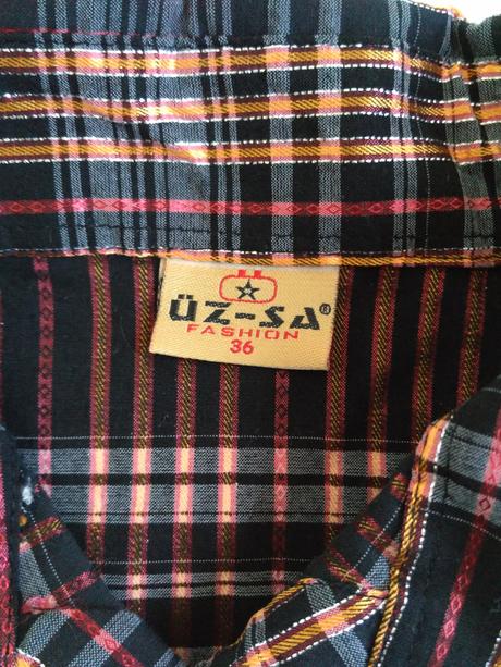 Košeľa k čiernym nohaviciam, 34