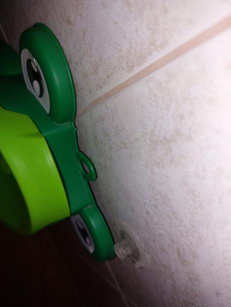 Detský nástenný prenosný pisoár žabka, 