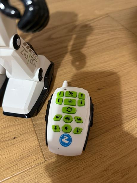 Interaktívny robot zigybot,