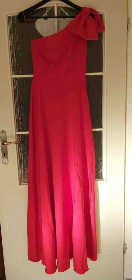 Červené šaty., 34