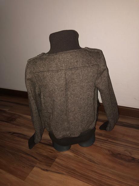 Prechodná bundička, 128