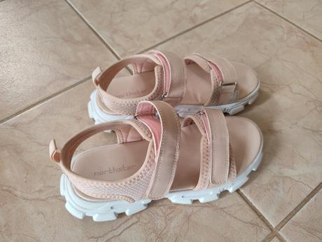 Sandálky zn. northstar, 37