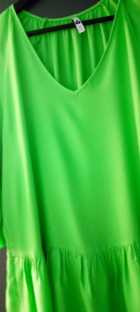 Šaty s volánom, 38