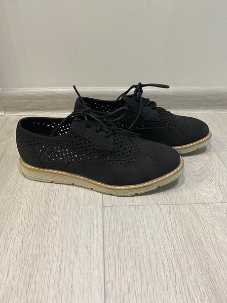 Dámske perforované topánky, 37