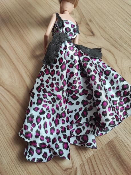 Barbie s dlhými vlasmi,