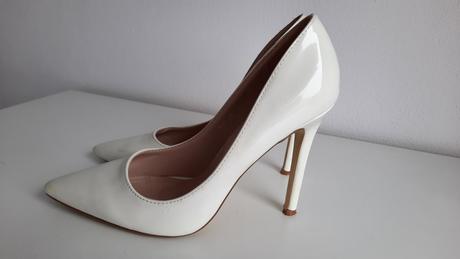 Biele lesklé lodičky, 38