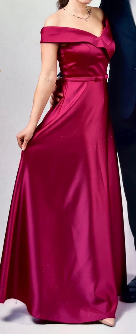 Spolocenske saty, 38