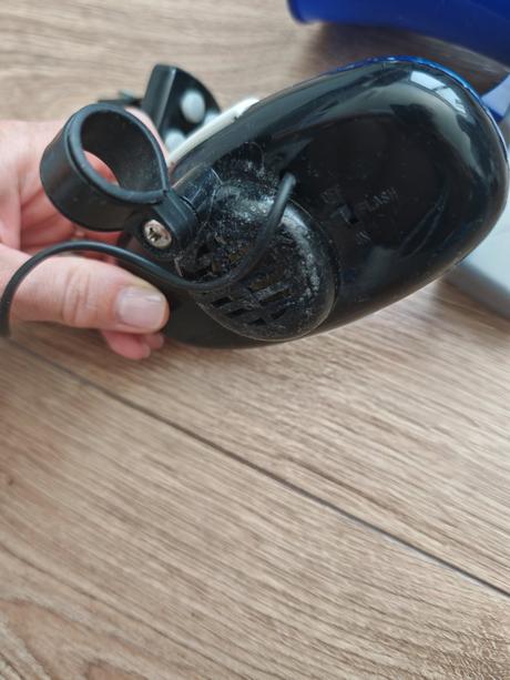 Policajná húkačka a megafón,