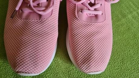 Vzdušné tenisky, 38