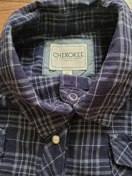 Tmavomodrá košeľa, cherokee,42