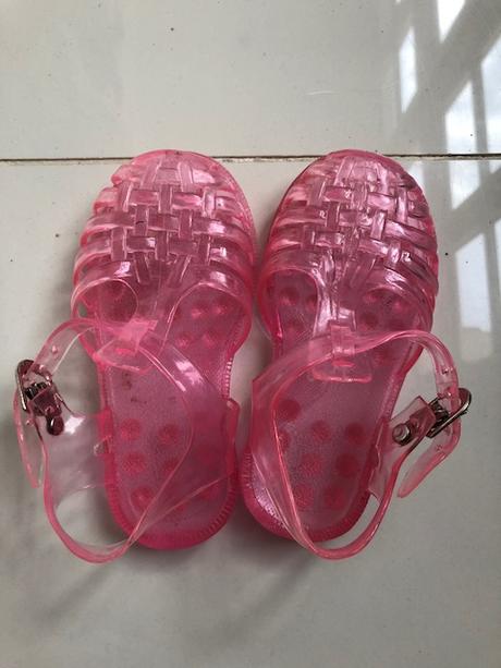 Sandalky do vody, 25