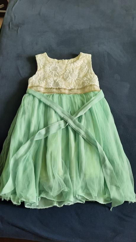 Dievčenské šaty, 128