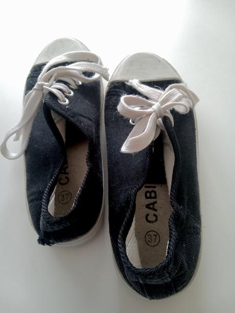 Čierno-biele plátenky, 37