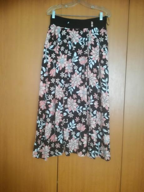 Sukňa s vreckami, 40