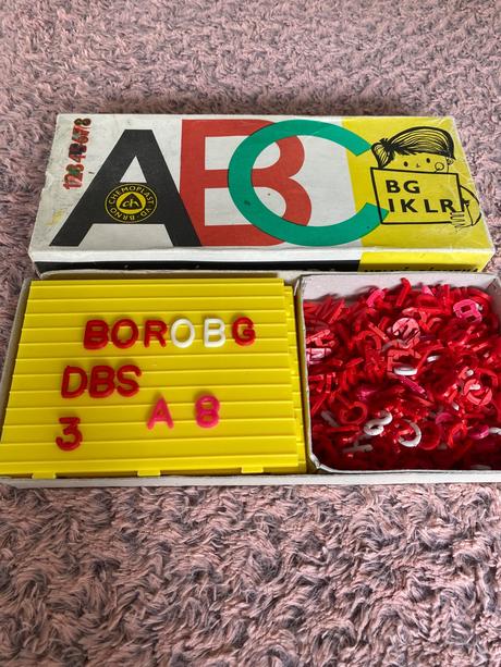 Stará retro skladacia hra skladacia abeceda abc, 