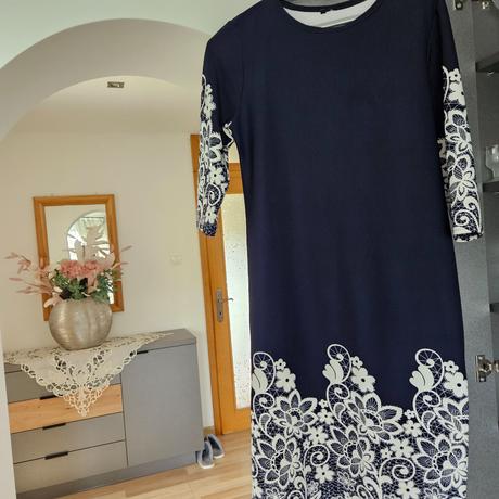 Šaty s ornamentom, l