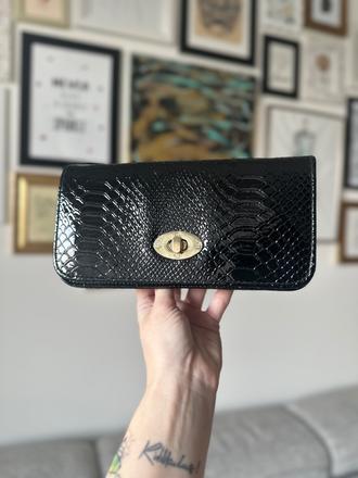 Čierna elegantná kabelka,