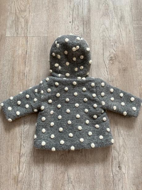 Štýlový zimný kožúškový kabátik s čiapkou veľ. 62, tesco,62