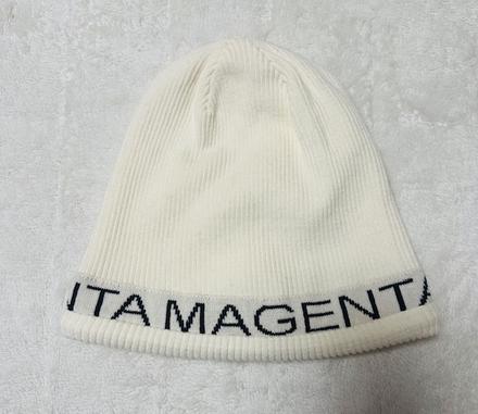 Krémová čiapka s nápisom zn. magenta, m