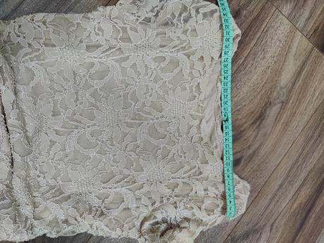 Čipkované šaty, s
