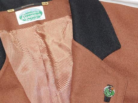 Luxusny vlneny kroj, 40