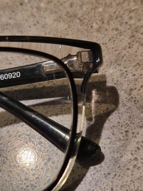 Plastový rám okula,