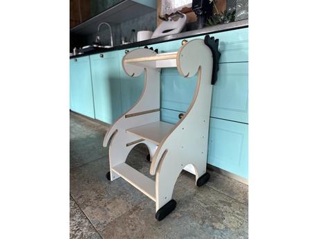 Učiaca veža montessori motív dinosaurus biely,