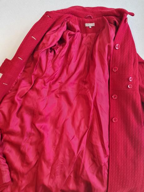 Kvalitný vlneny kabat kvalitnej znacky, s