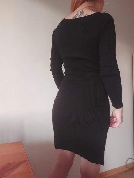 Čierne šaty., s